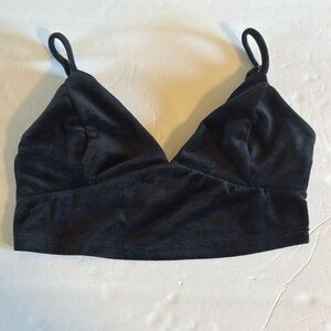 May Berries Juniors Black velvet cropped top size Small